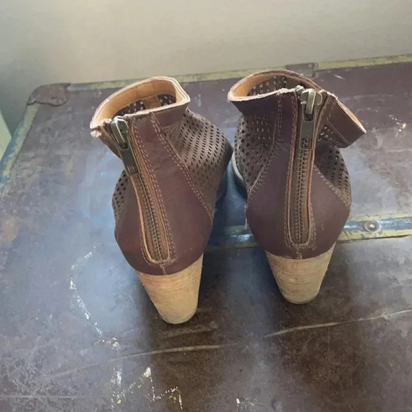 Brown Peep Toe Charles David Heeled Sandal 8 - Picture 4 of 5